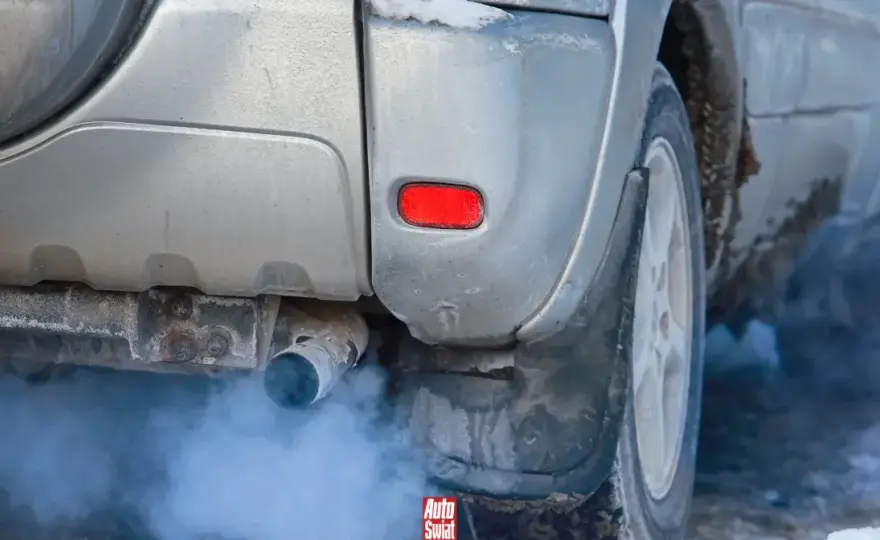 Rozbieganie silnika w automacie - jak zatrzymać auto krok po kroku